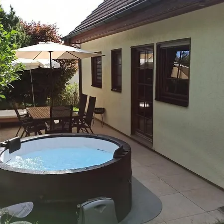 شقة Mit Spielplatz, Kaninchen Und Whirlpool